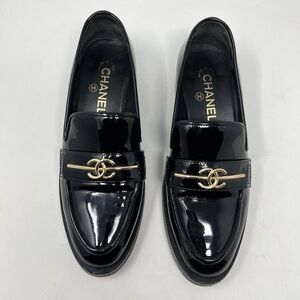 Chanel CC Logo Platform Loafer Flats Black Patent Leather Size 38.5 EU / 8 US